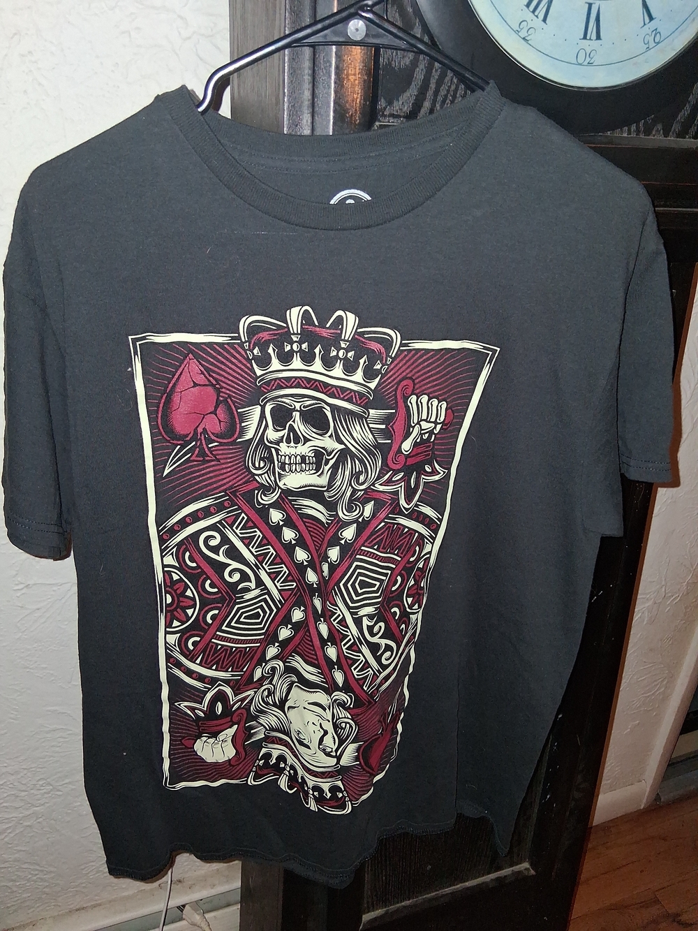 Men's Black Short-Sleeve Graphic King Skull Tee - Black & Burgundy